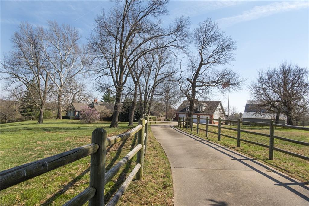 3205SW 2ndST, Bentonville, AR 72712