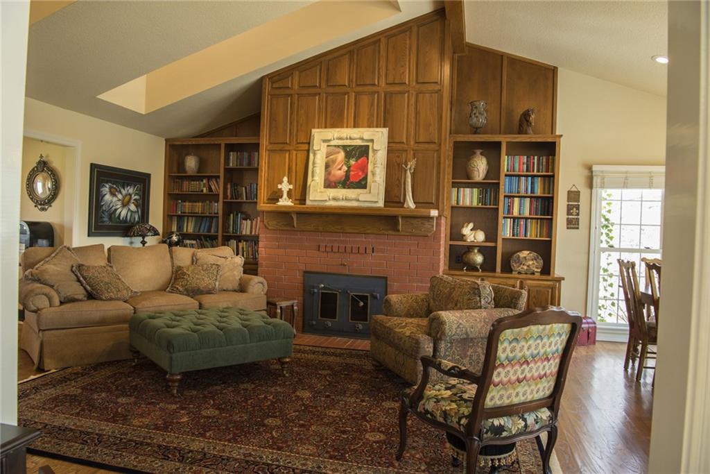 3205SW 2ndST, Bentonville, AR 72712
