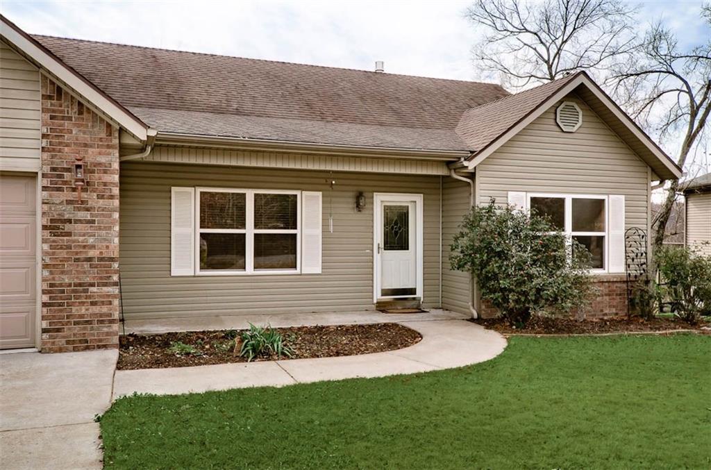 25 HolcombeLN, Bella Vista, AR 72714