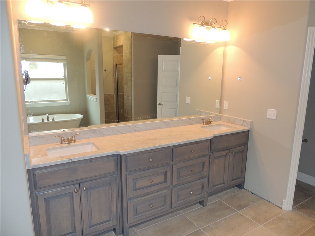 6606W CambridgeAVE, Rogers, AR 72718