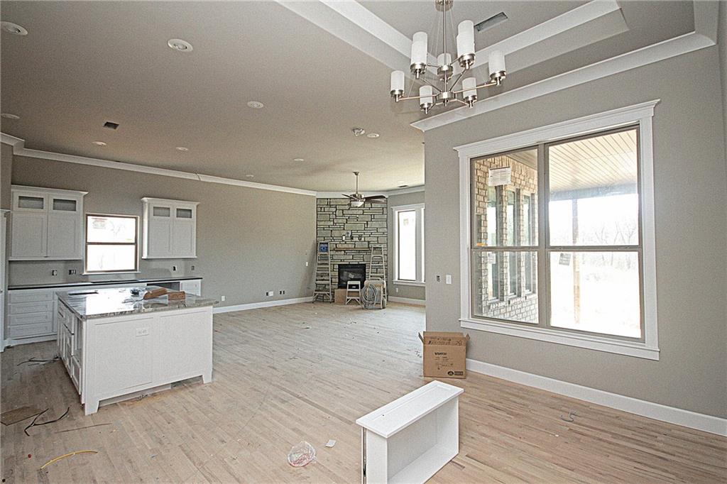 705 GleneagleLN, Cave Springs, AR 72718