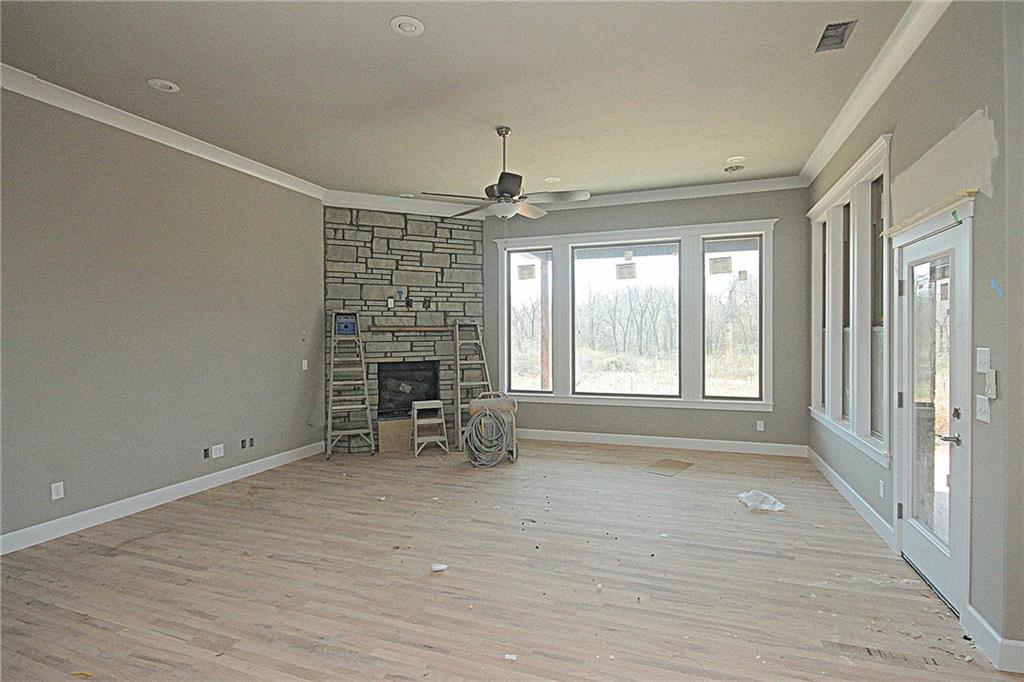705 GleneagleLN, Cave Springs, AR 72718
