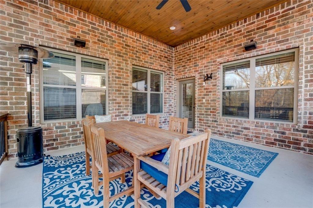 3261 Oak TreeDR, Centerton, AR 72719