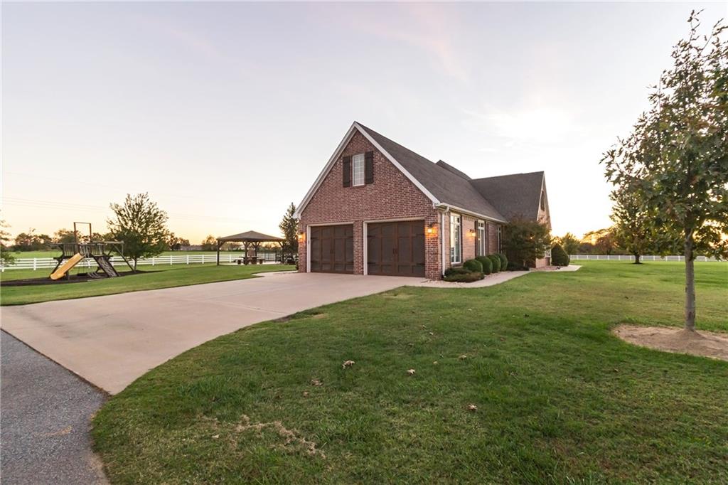 12351 SebaRD, Centerton, AR 72719