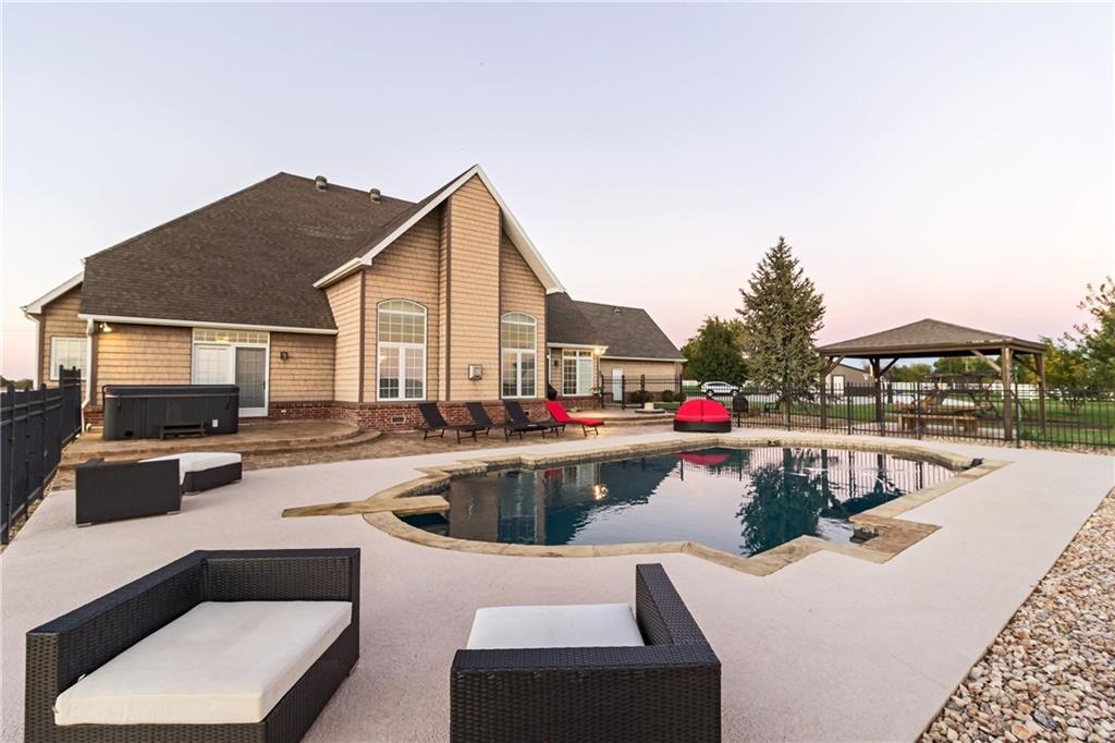 12351 SebaRD, Centerton, AR 72719