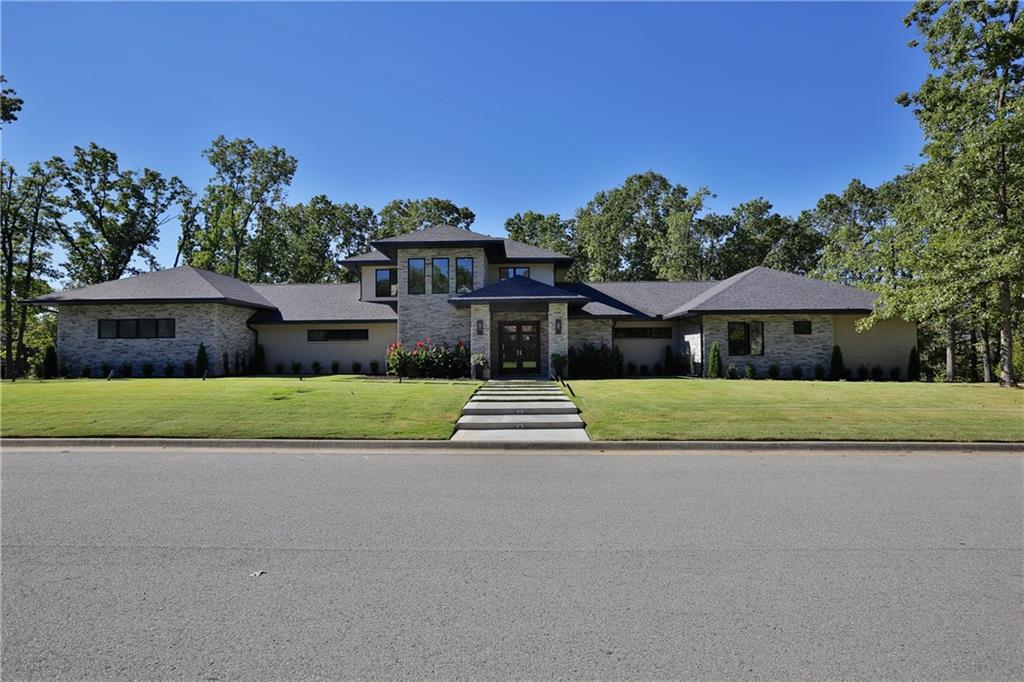 1411 Le ChesnayDR, Centerton, AR 72719