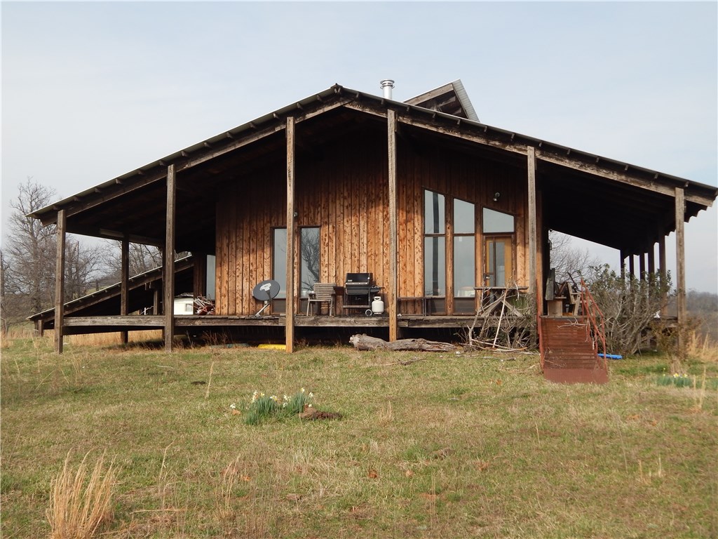 379 cr 2551, Huntsville, AR 72740