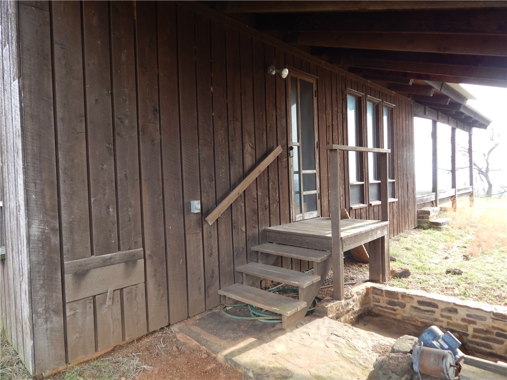 379 cr 2551, Huntsville, AR 72740