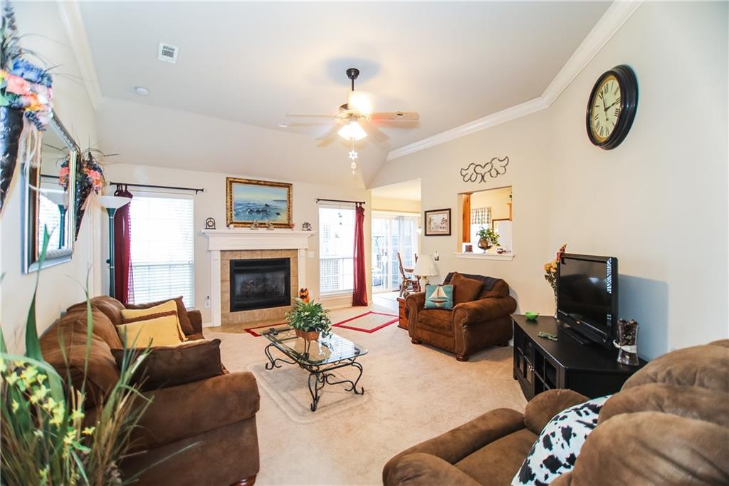 1015 CharlesST, Pea Ridge, AR 72751