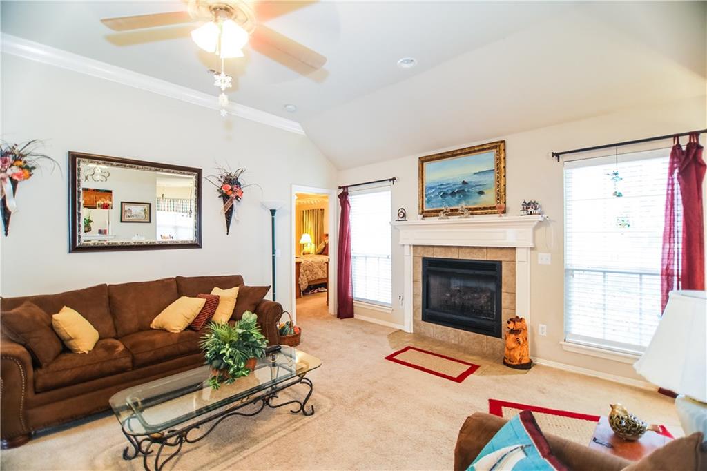 1015 CharlesST, Pea Ridge, AR 72751
