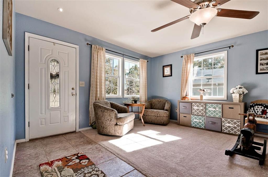 8229 ChestnutDR, Rogers, AR 72756