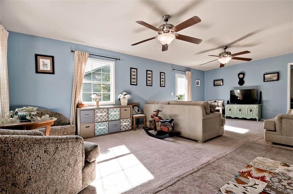 8229 ChestnutDR, Rogers, AR 72756