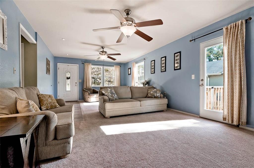 8229 ChestnutDR, Rogers, AR 72756