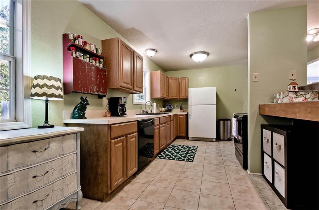 8229 ChestnutDR, Rogers, AR 72756