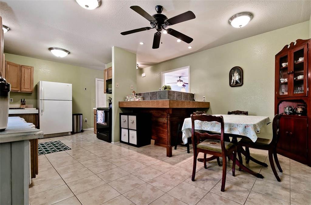 8229 ChestnutDR, Rogers, AR 72756