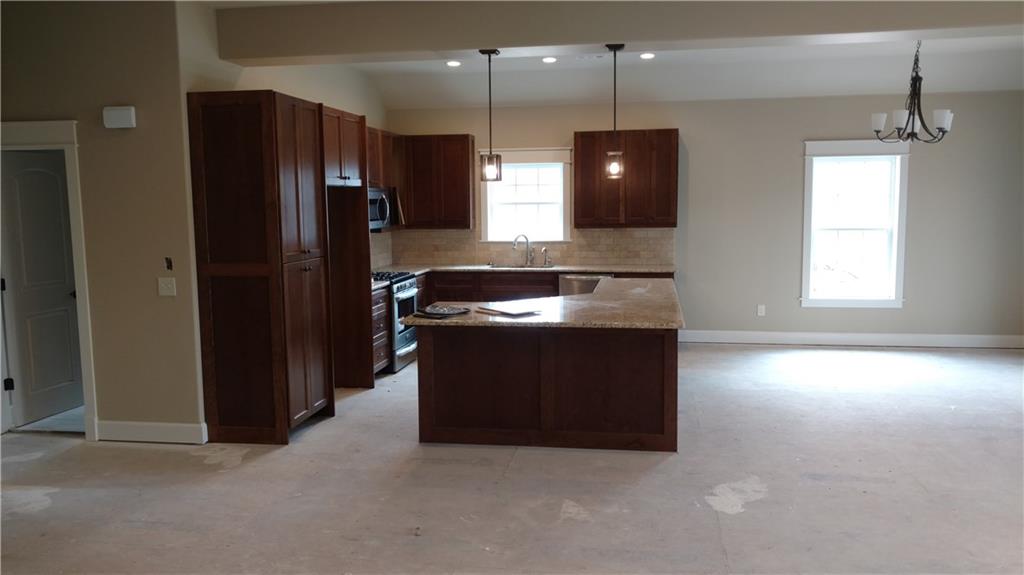 13815 EastgateDR, Rogers, AR 72756