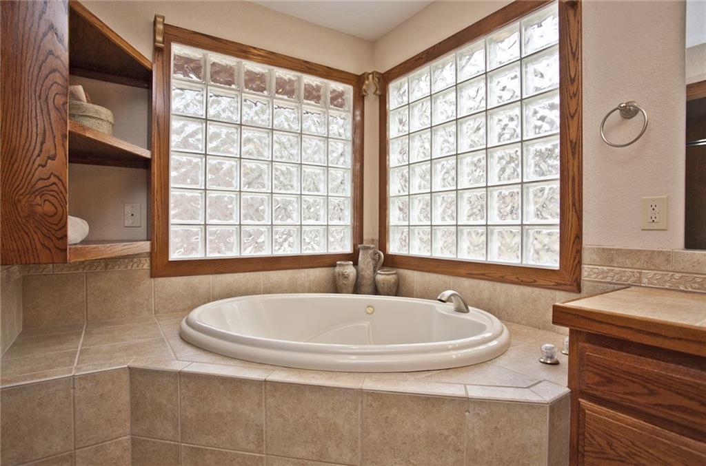 8177 HilltopDR, Rogers, AR 72756