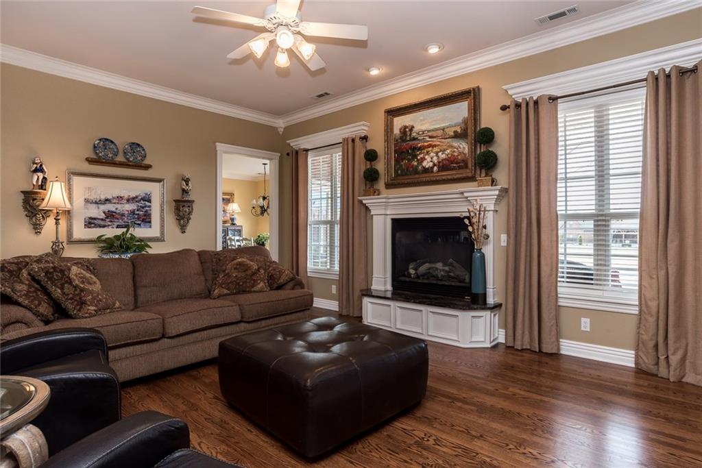 2401 MarylaneDR, Rogers, AR 72756