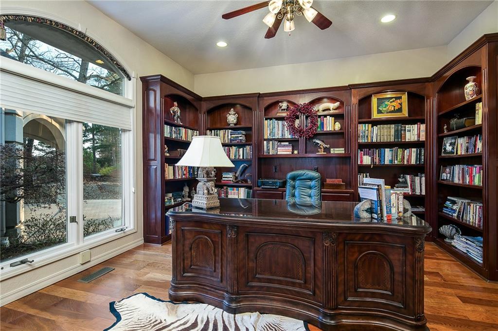 17 RavenshoeRD, Rogers, AR 72756