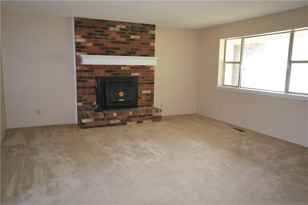 1401W BonnieLN, Rogers, AR 72758