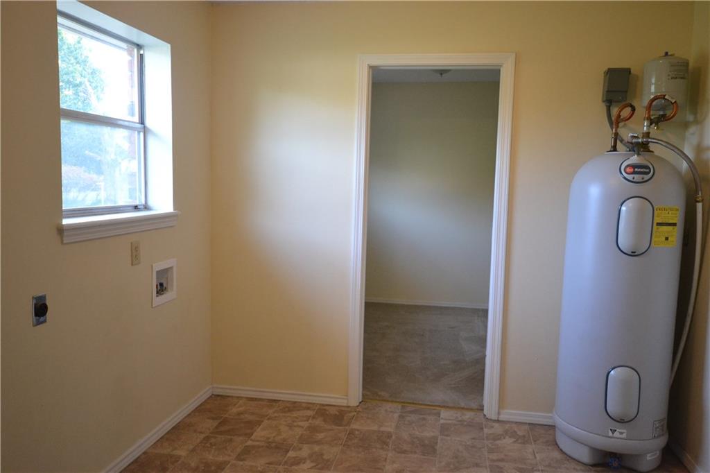 1401W BonnieLN, Rogers, AR 72758