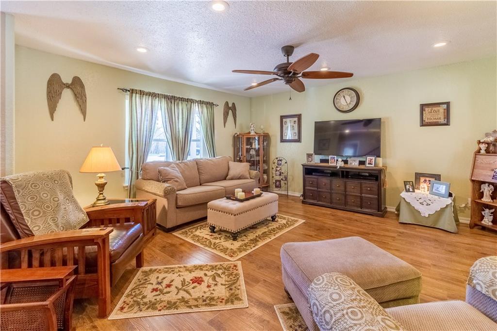 8987 KennedyRD, Rogers, AR 72758