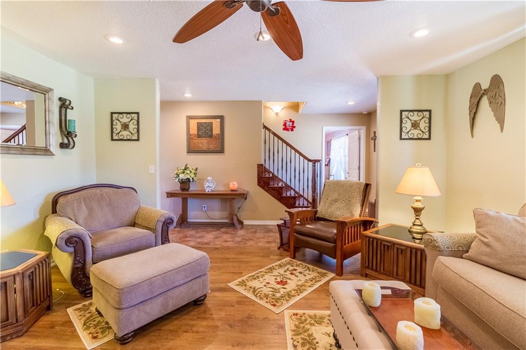 8987 KennedyRD, Rogers, AR 72758