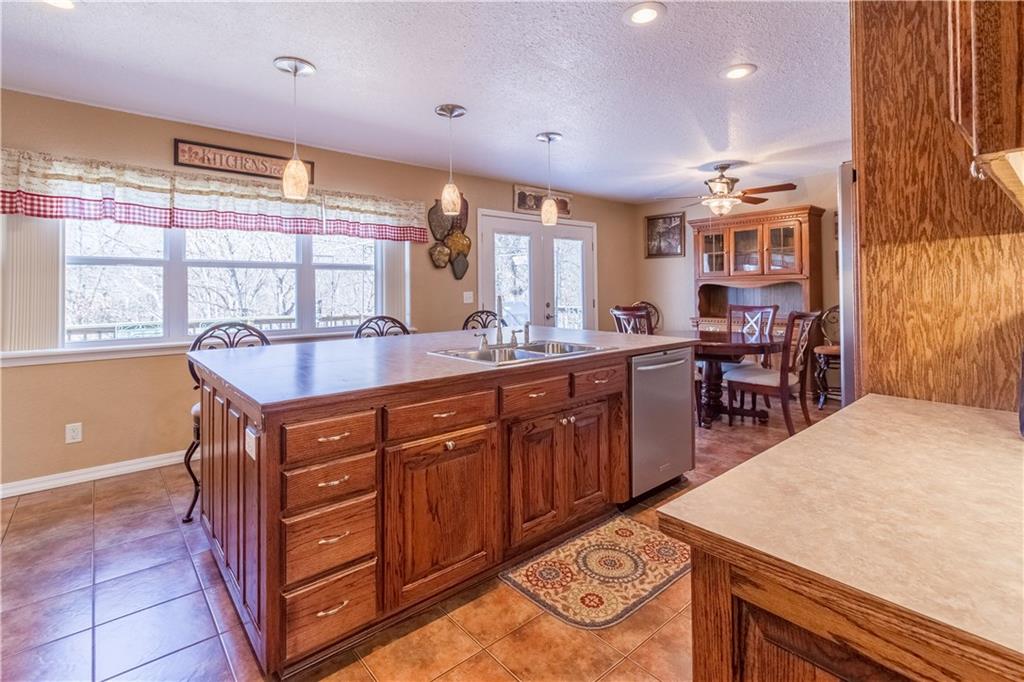 8987 KennedyRD, Rogers, AR 72758
