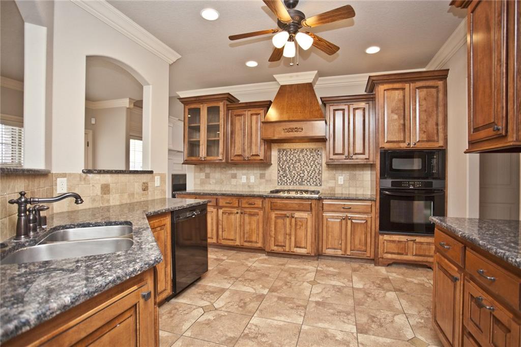 6111 BainbridgeDR, Rogers, AR 72758