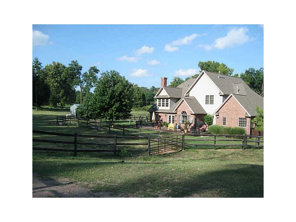 14397 FairmontRD, Siloam Springs, AR 72761