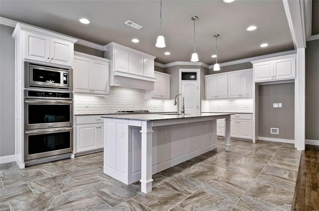 704 Quail, Elm Springs, AR 72762