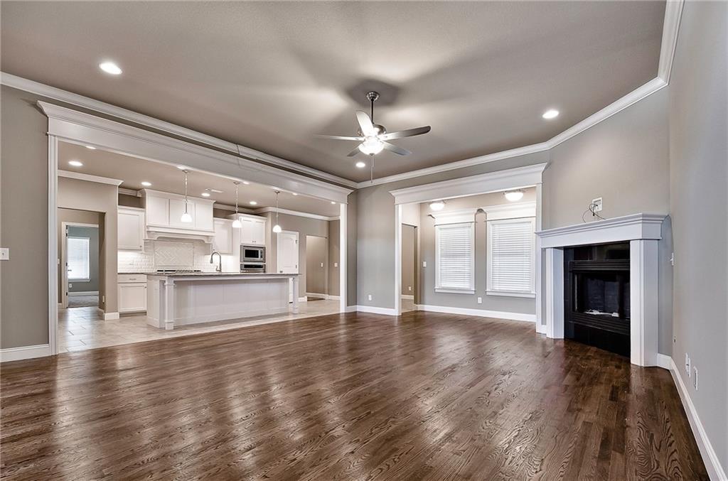702 Quail, Elm Springs, AR 72762