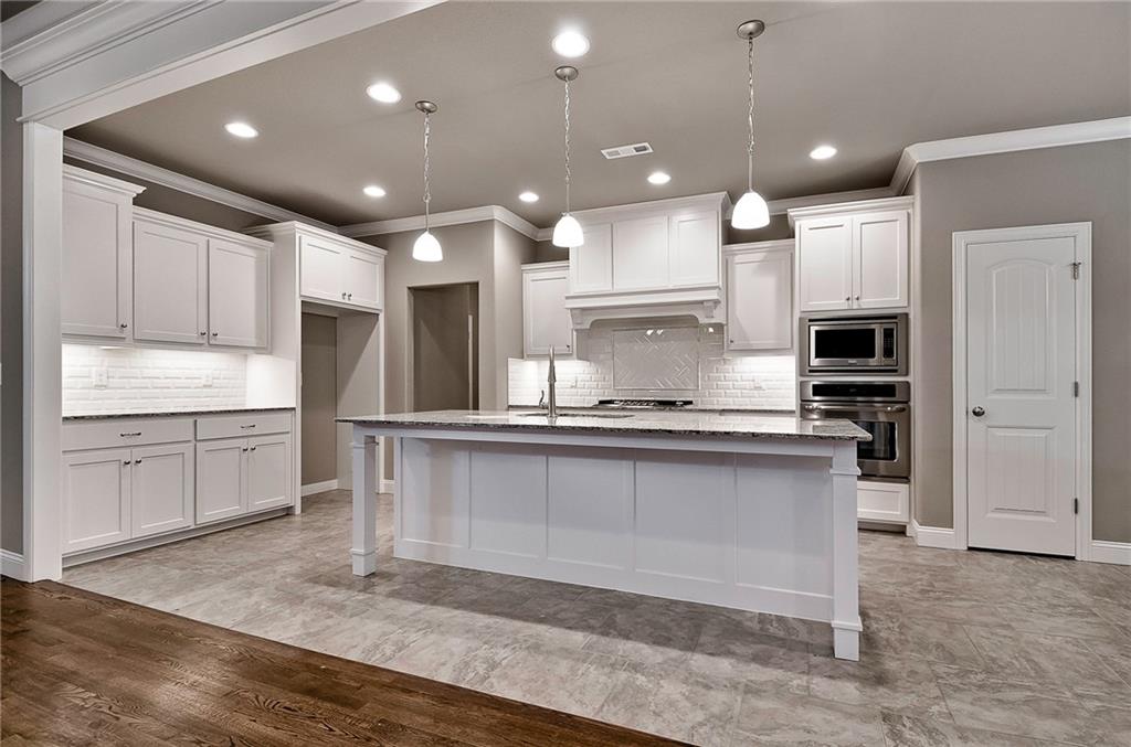 702 Quail, Elm Springs, AR 72762