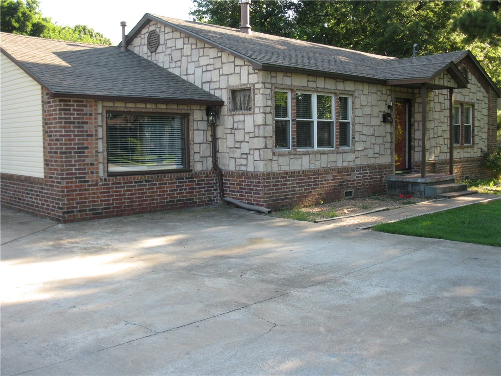 921 ParkerAVE, Springdale, AR 72764