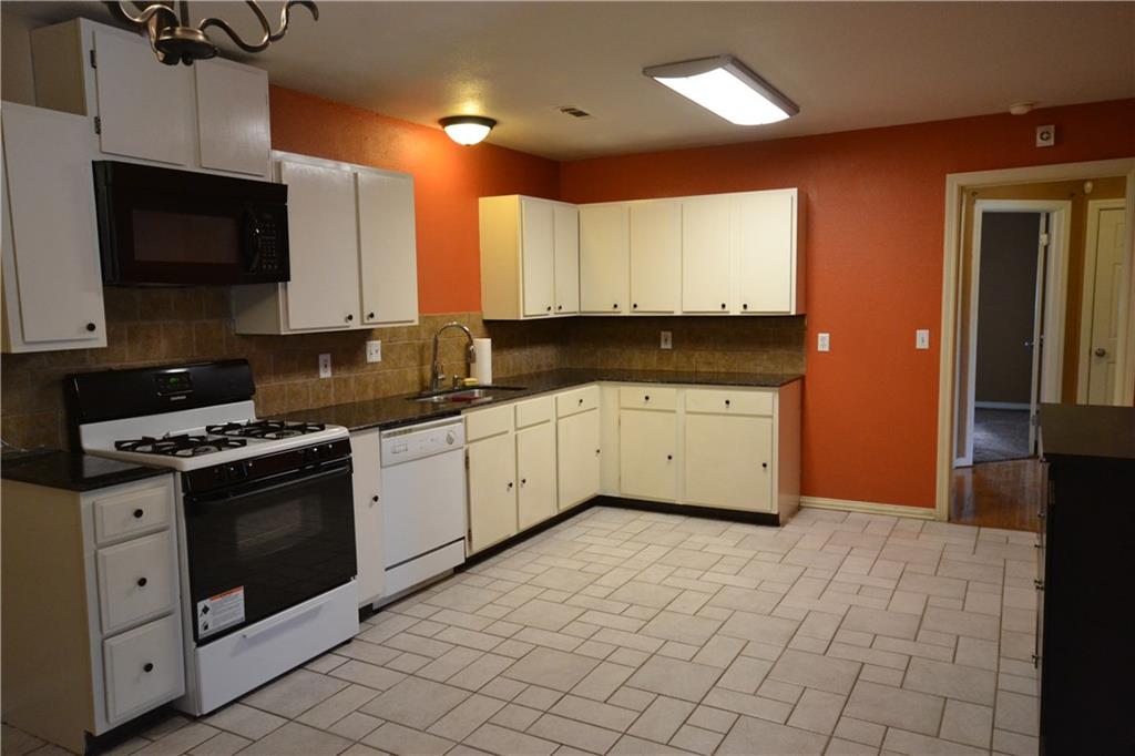 921 ParkerAVE, Springdale, AR 72764
