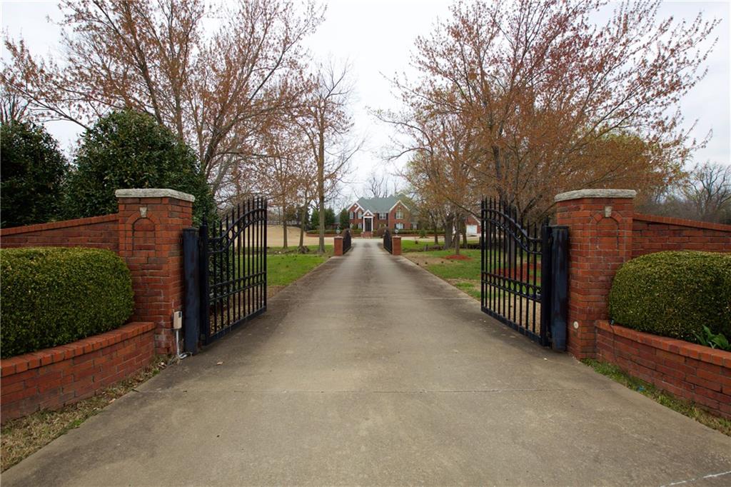 2428 Clear CreekDR, Springdale, AR 72764