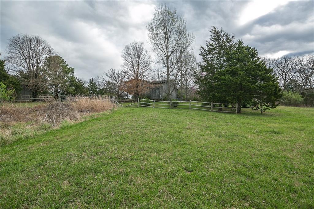887 StockburgerST, West Fork, AR 72774