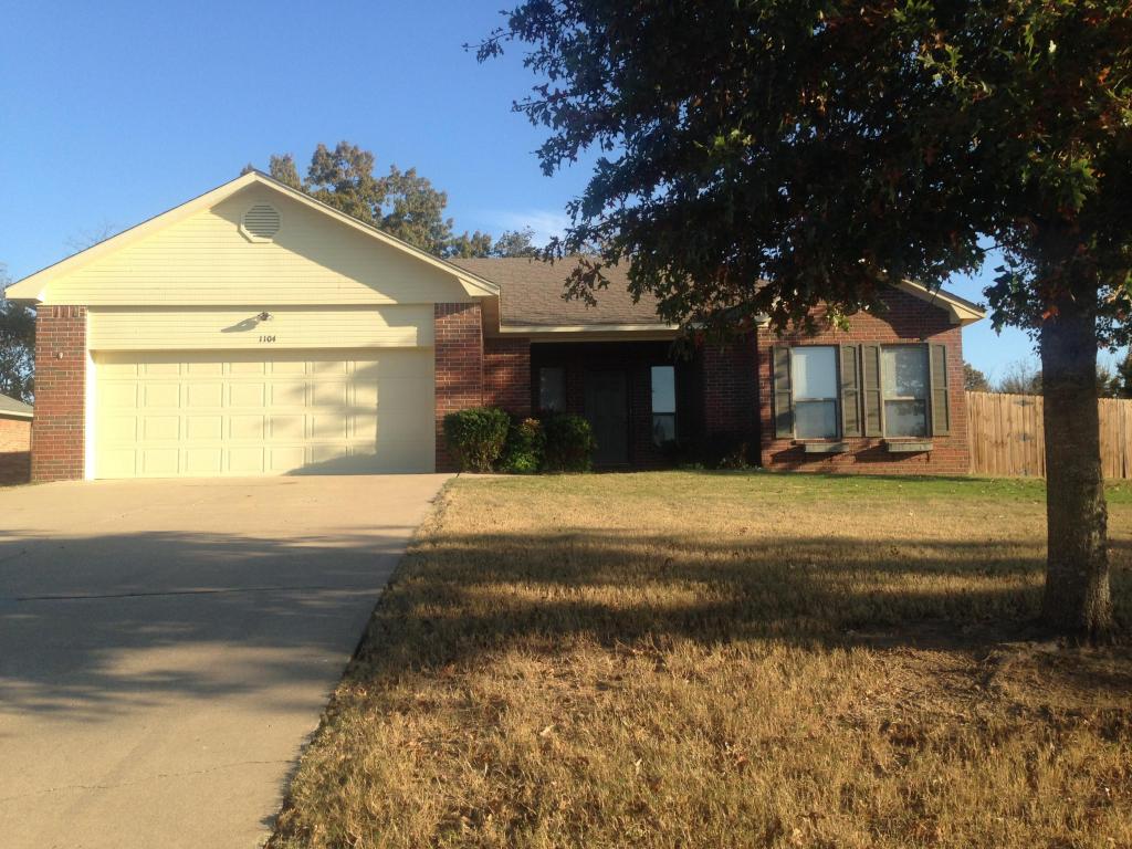 1104 HOLLY, Russellville, AR 72802