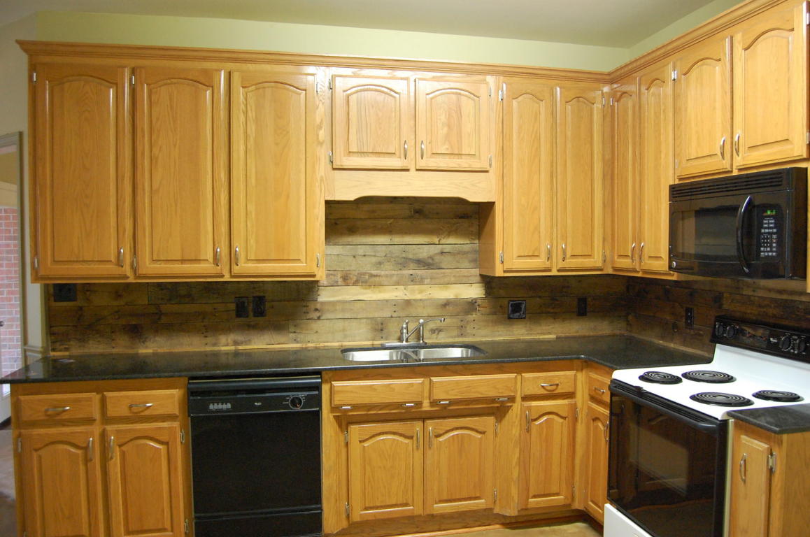 1104 HOLLY, Russellville, AR 72802