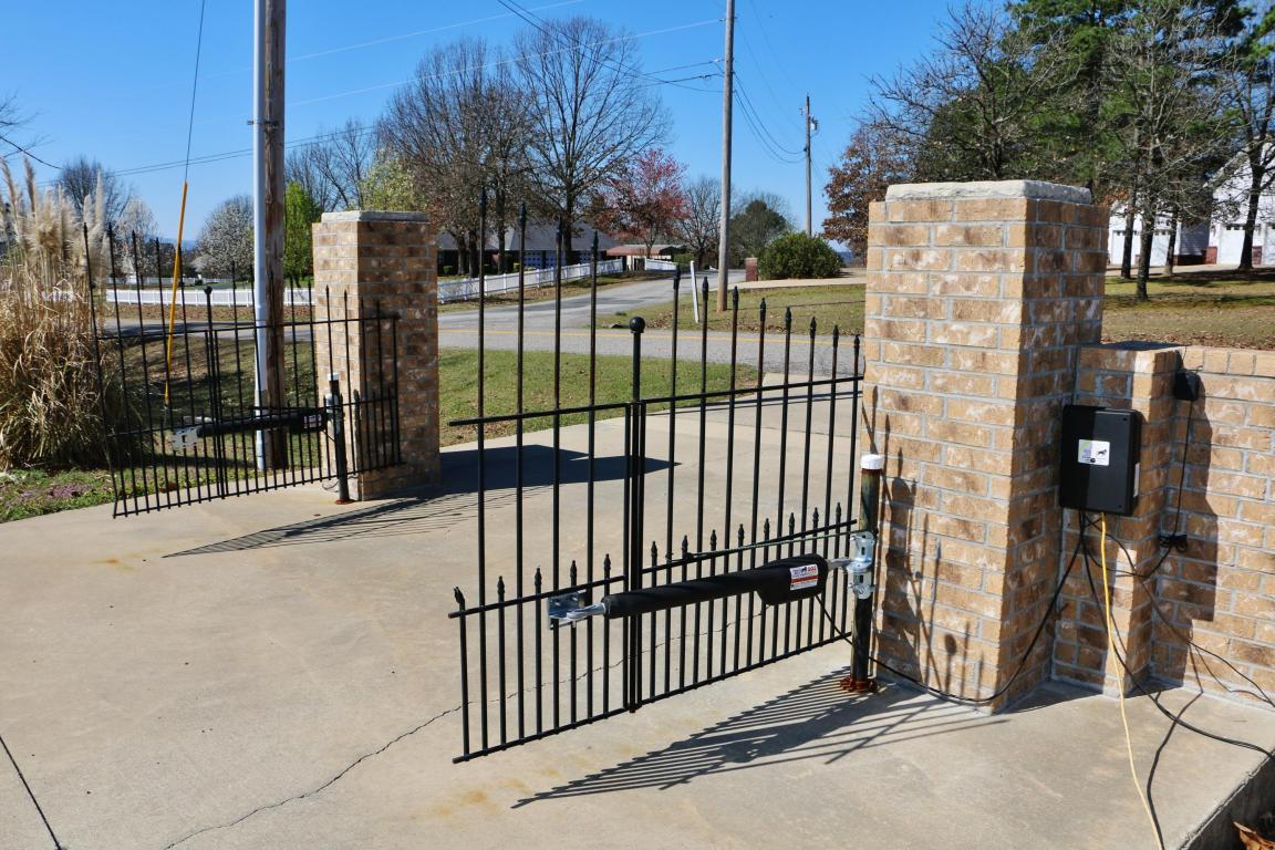1300 Country Club Road, Dover, AR 72837