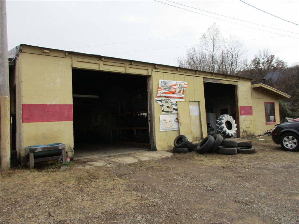 8430 59HWY, Cedarville, AR 72932