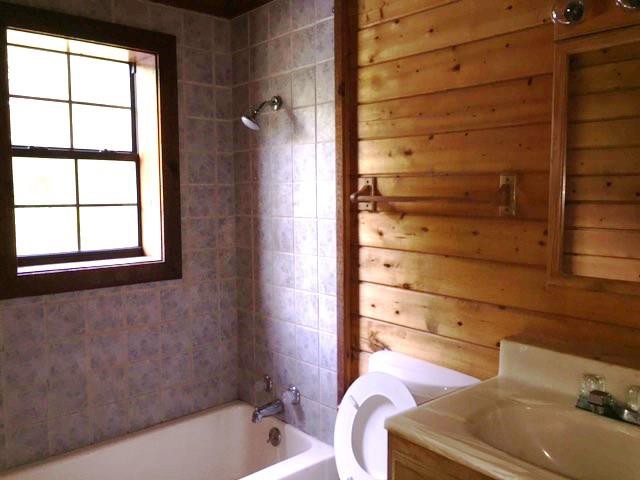 10907 Lucian Wood RdCedarville, AR, 72932Crawford County