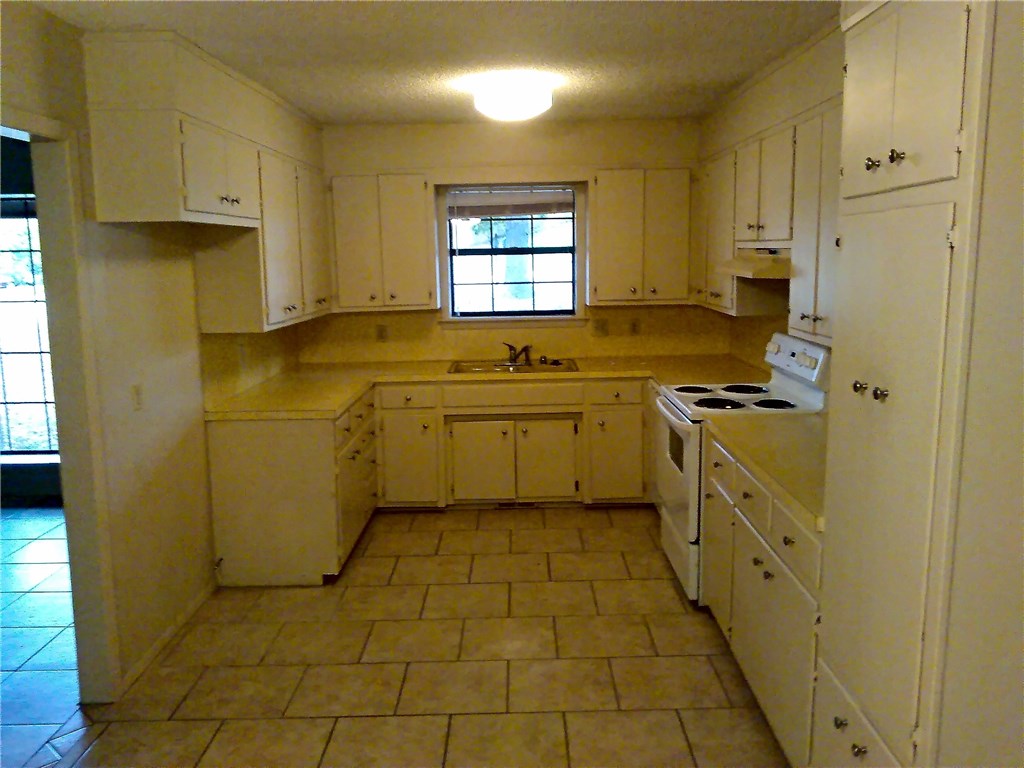 1305 North HillsBLVD, Van Buren, AR 72956