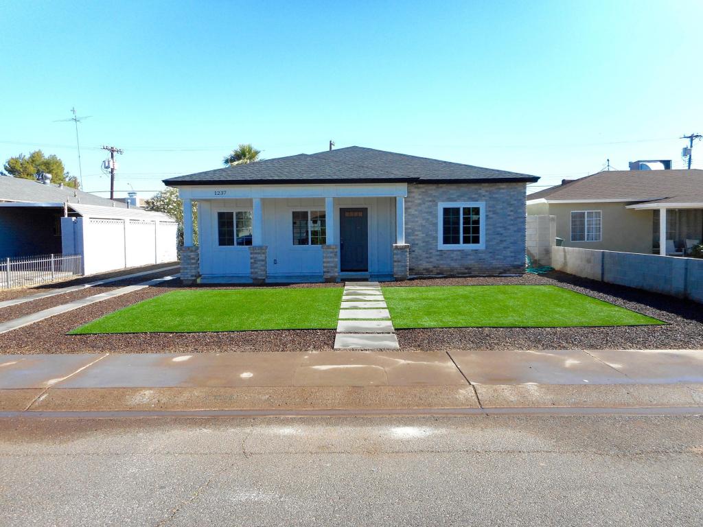 1237 E ALMERIA Road, Phoenix, AZ 85006