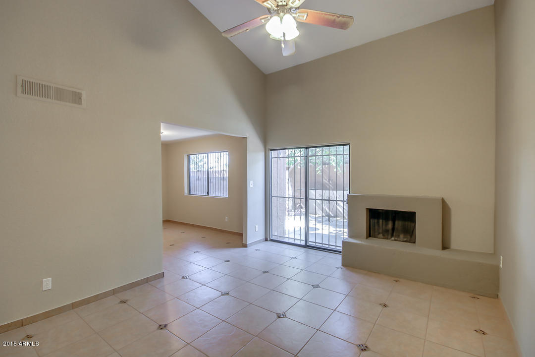 2202 W GLENROSA Avenue, Phoenix, AZ 85015