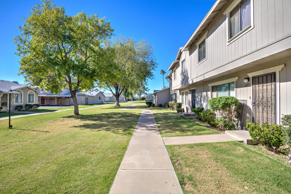 2609 W HIGHLAND Avenue, Phoenix, AZ 85017