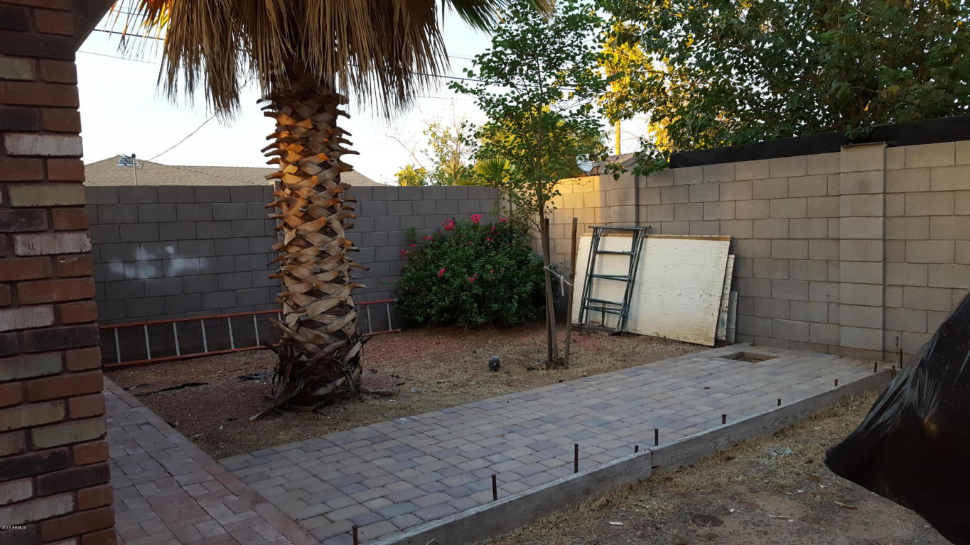 2624 W LAWRENCE Road, Phoenix, AZ 85017