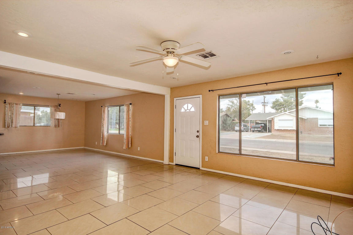 3513 W LAWRENCE Road, Phoenix, AZ 85019