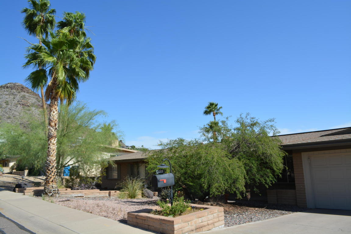 2219 E PALMAIRE Avenue, Phoenix, AZ 85020