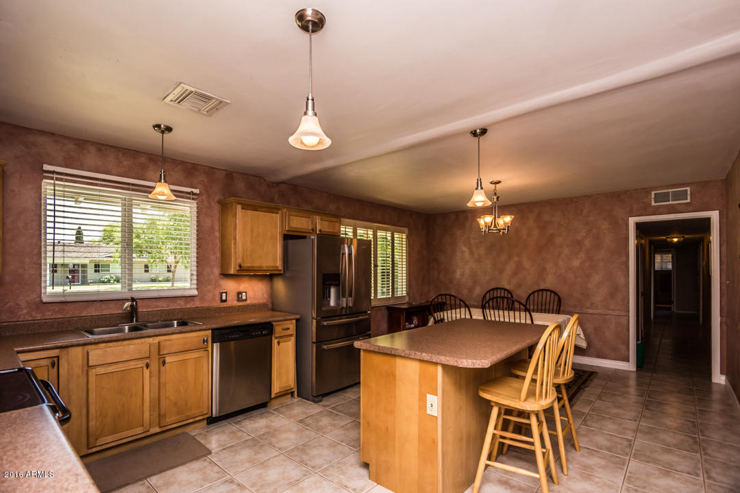 7034 N 13TH Street, Phoenix, AZ 85020